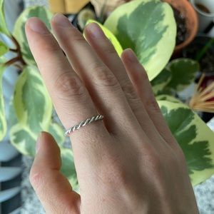 Sterling Silver Twist Ring Size 6